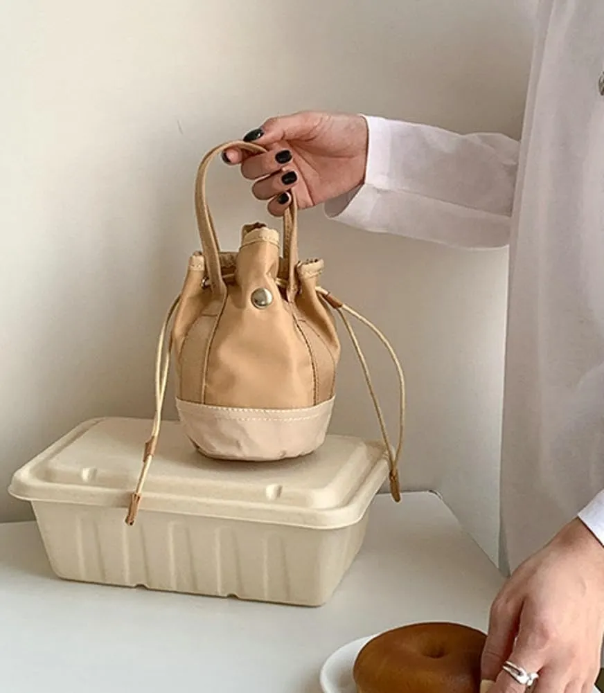 Drawstring Bucket Bag Women 2025 Spring Trendy Nylon Crossbody Bags Mini Purse Satchel Handbags Removeable Strap