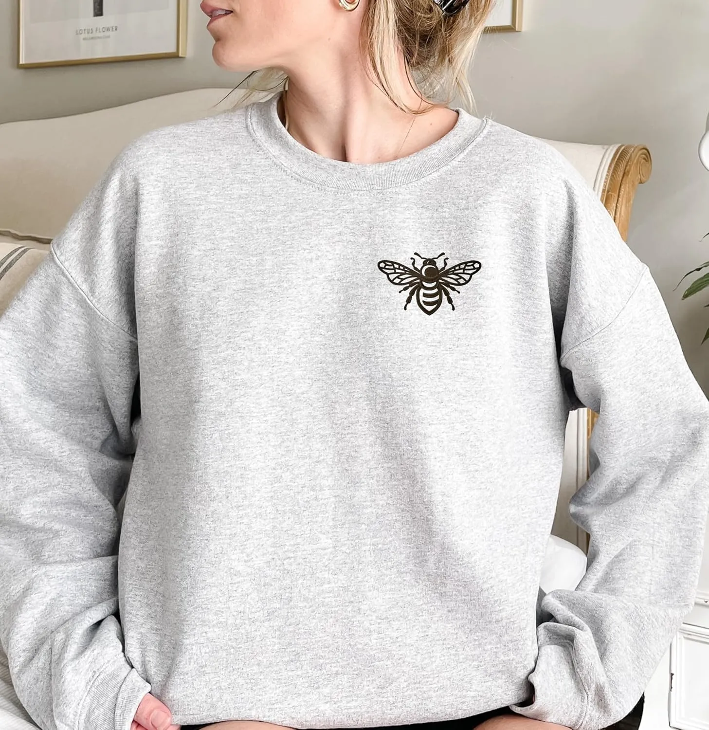 Embroidered Bee Design - Crewneck Sweatshirt Unisex - Oversized Cozy PolyCotton - Sweatshirt for Nature Lovers
