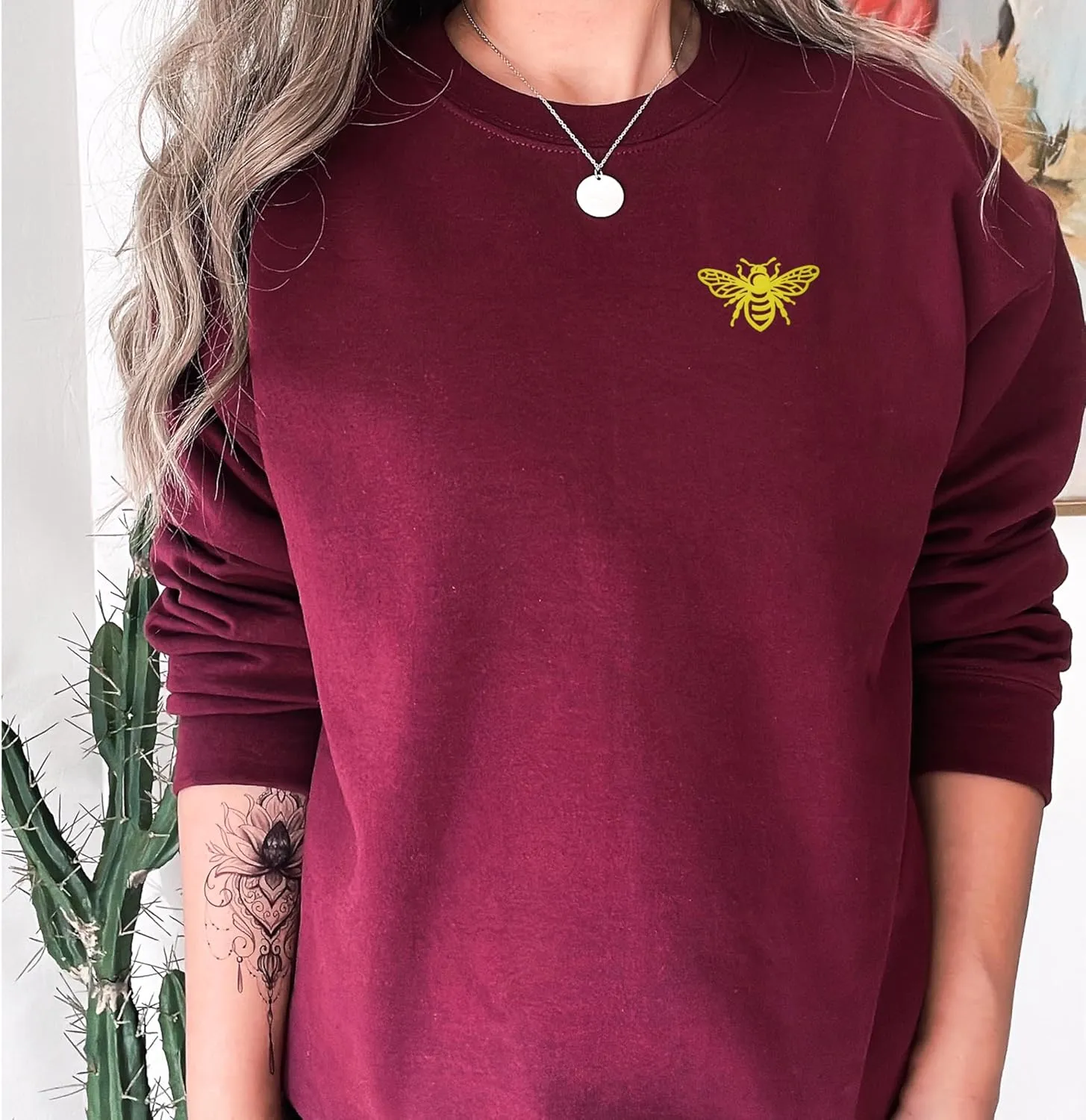 Embroidered Bee Design - Crewneck Sweatshirt Unisex - Oversized Cozy PolyCotton - Sweatshirt for Nature Lovers