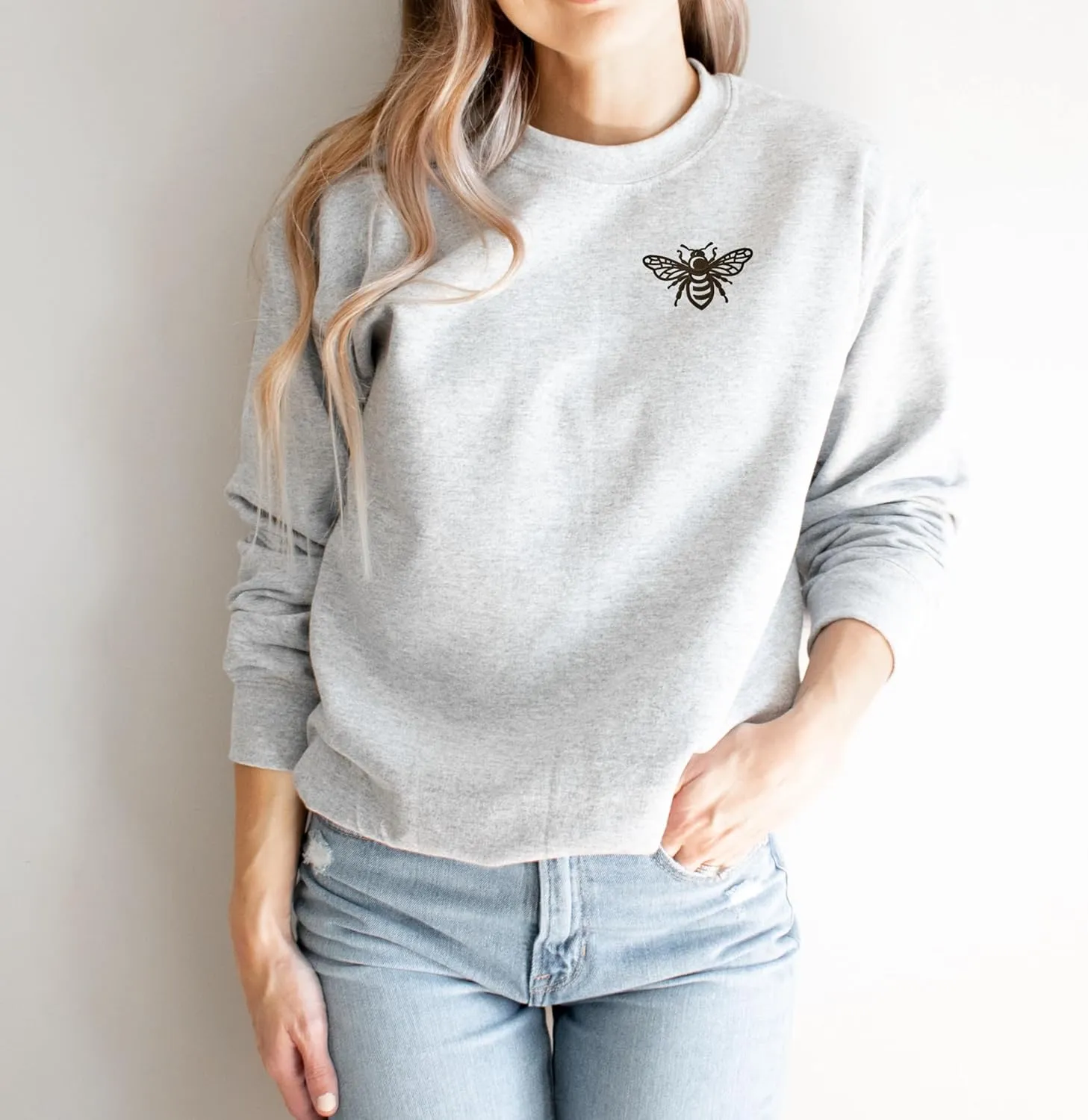 Embroidered Bee Design - Crewneck Sweatshirt Unisex - Oversized Cozy PolyCotton - Sweatshirt for Nature Lovers