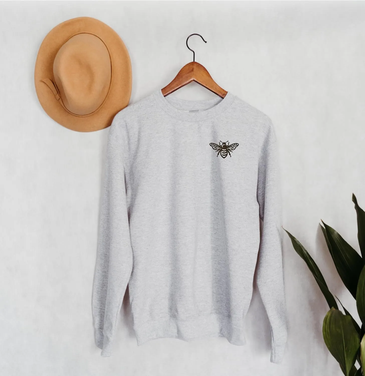 Embroidered Bee Design - Crewneck Sweatshirt Unisex - Oversized Cozy PolyCotton - Sweatshirt for Nature Lovers