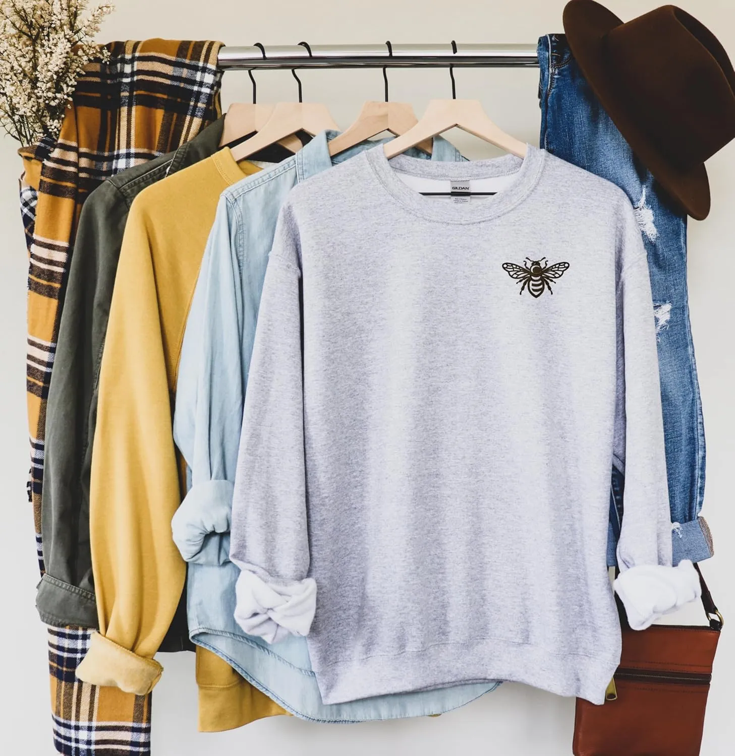 Embroidered Bee Design - Crewneck Sweatshirt Unisex - Oversized Cozy PolyCotton - Sweatshirt for Nature Lovers