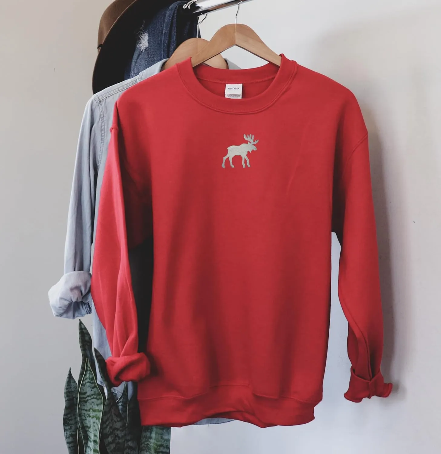 Embroidered Moose Design - Crewneck Sweatshirt Unisex - Oversized Cozy PolyCotton - Sweatshirt for Nature Lovers