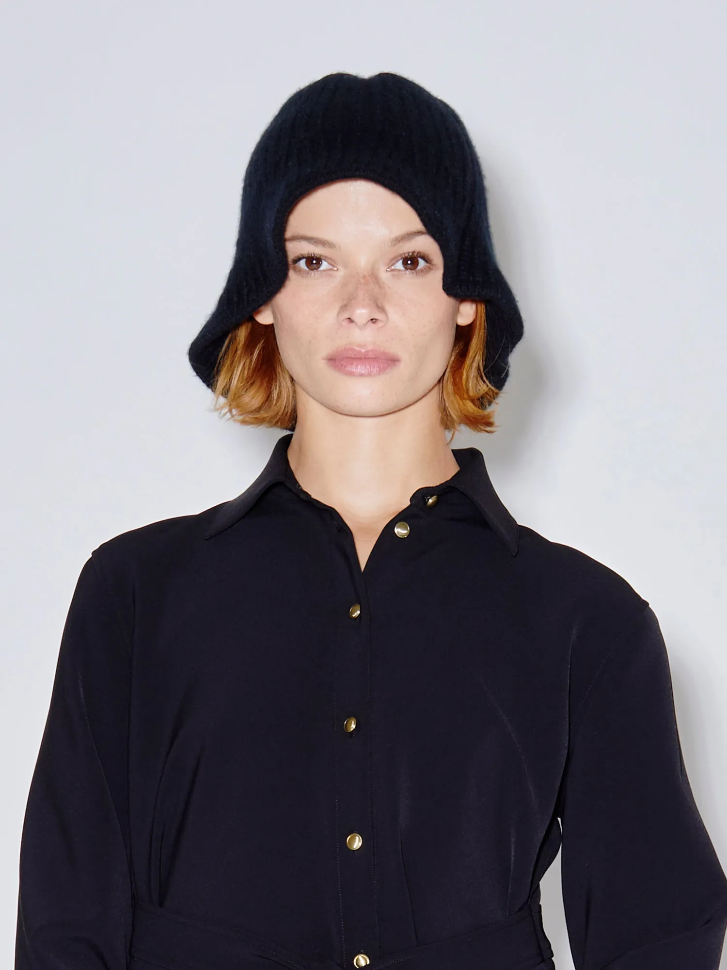 RIBBED CASHMERE BUCKET HAT