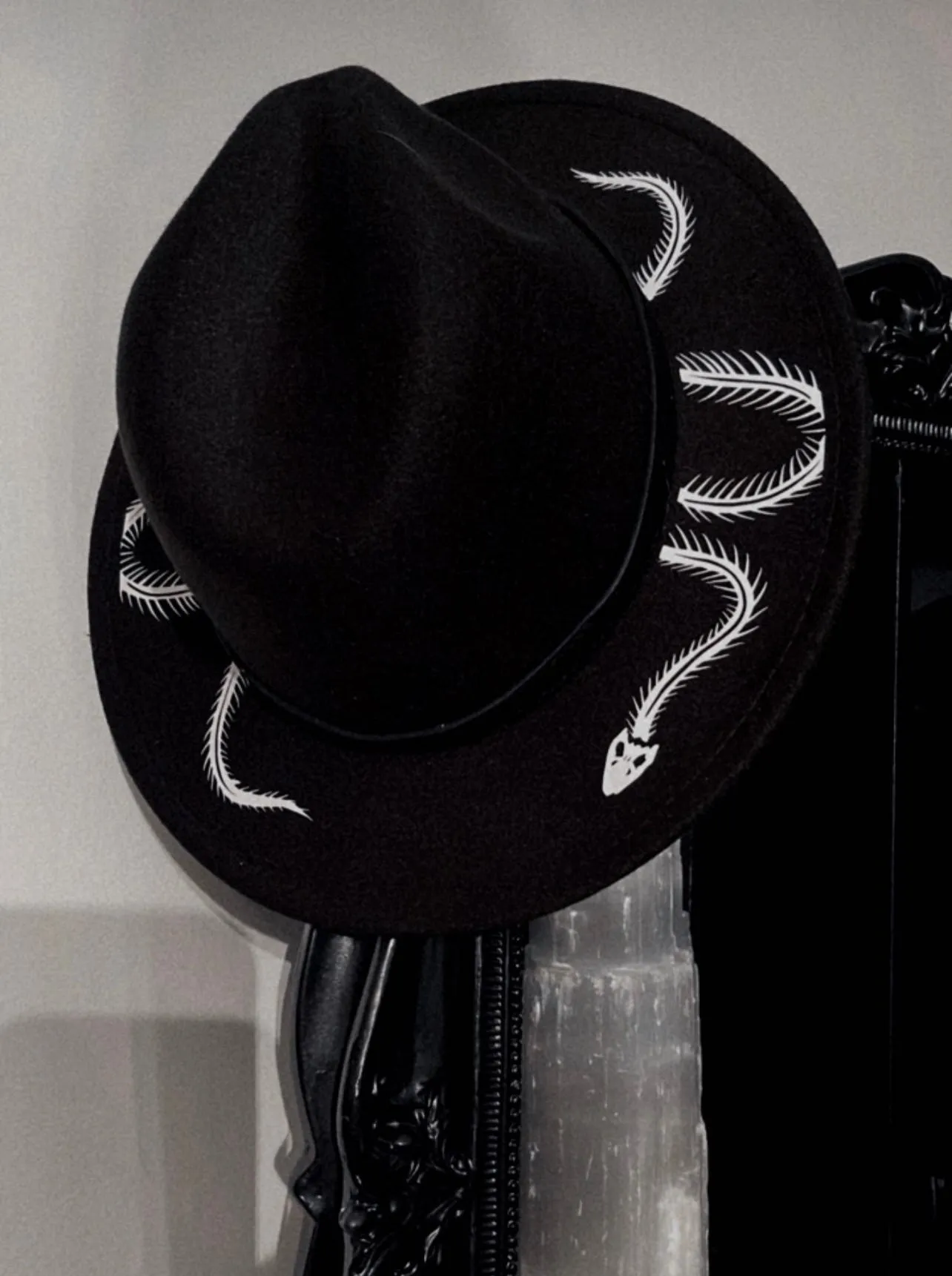 Vegan Felt Wide Brim Hat - Snake Skeleton